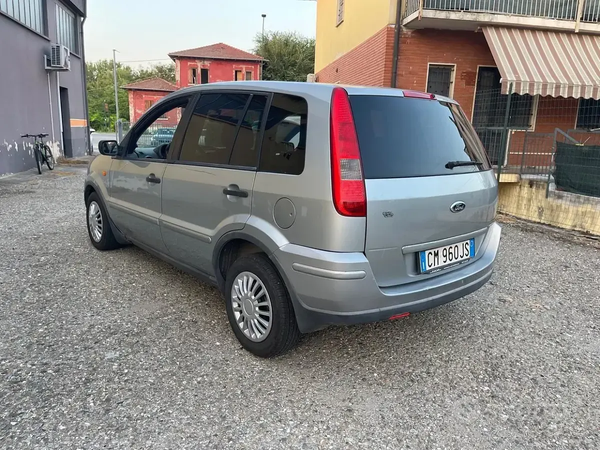 Usata Ford Fusion 68 CV (50 kW) 2004 Grigio Utilitaria