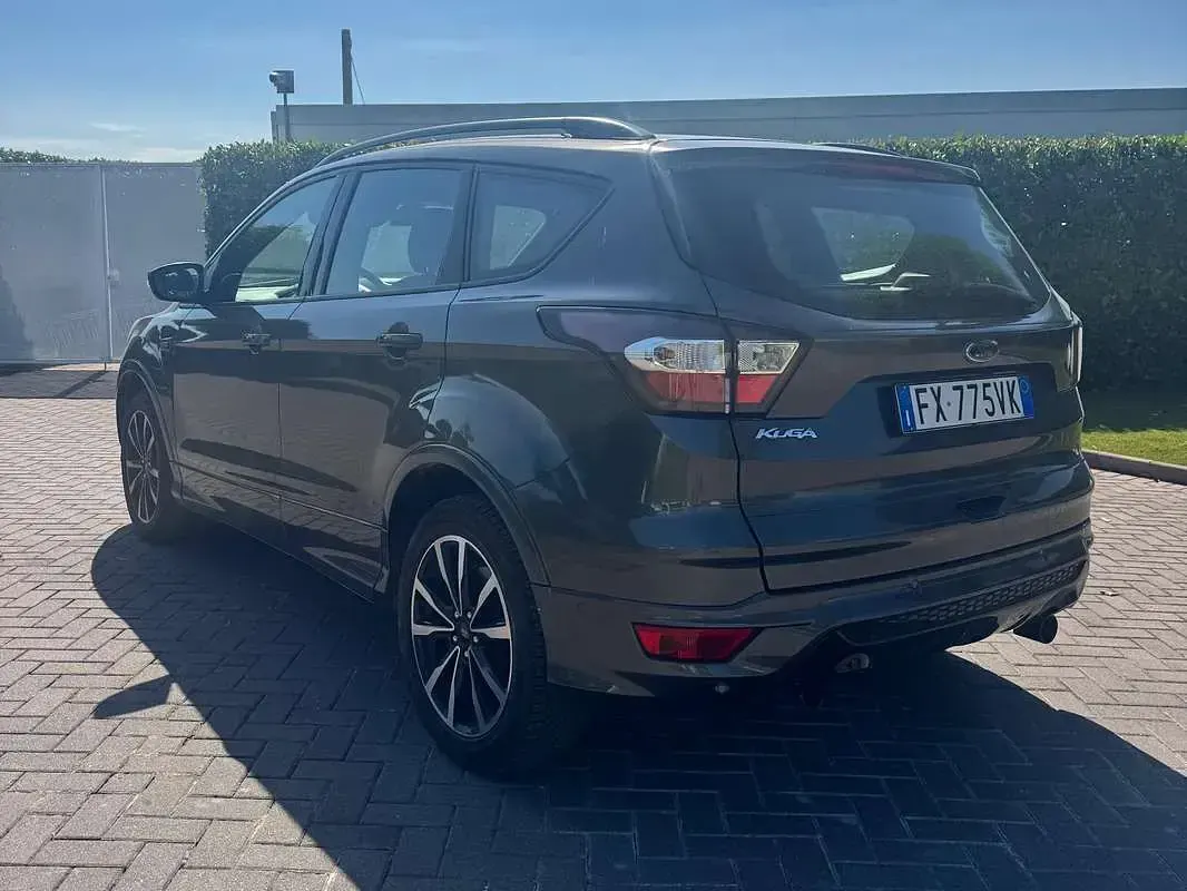 Usata Ford Kuga ST-Line 120 CV (88 kW) 2019 Grigio SUV