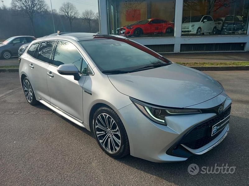 Argento Usata 2019 Toyota Corolla Lounge Station wagon | 18.900 € (Molto cara) - Immagine 1/4
