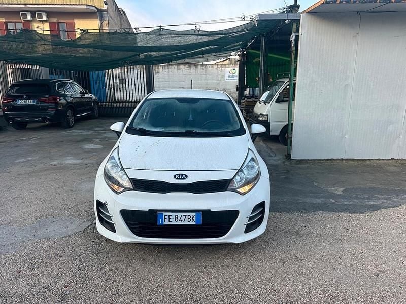 Usata Kia Rio Active 83 CV (61 kW) 2016 Bianco Berlina