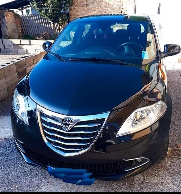 Usata Lancia Ypsilon 69 CV (50 kW) 2014 Nero Utilitaria