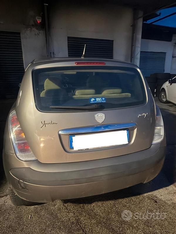 Usata Lancia Ypsilon 75 CV (55 kW) 2004 Utilitaria