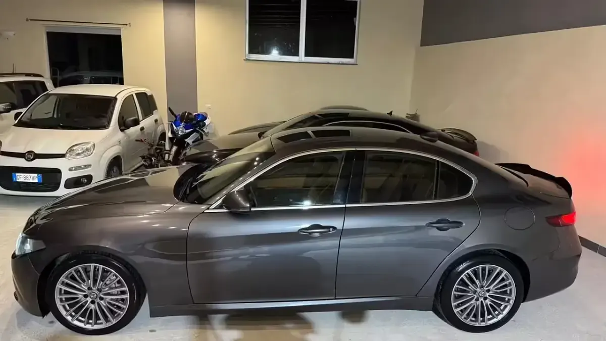 Usata Alfa Romeo Giulia Super 180 CV (132 kW) 2017 Grigio Berlina