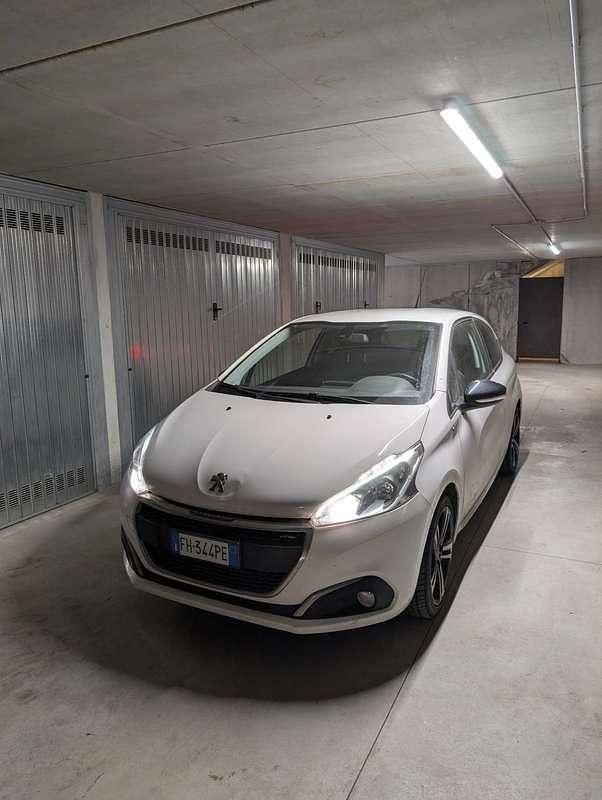 Usata Peugeot 208 GT-line 99 CV (72 kW) 2017 Utilitaria