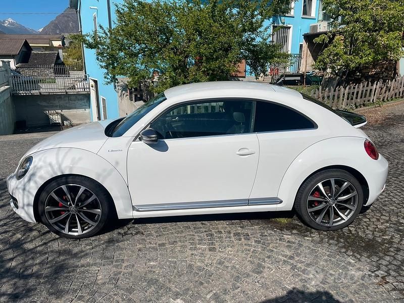 Usata VW Beetle 140 CV (102 kW) 2014 Bianco Utilitaria