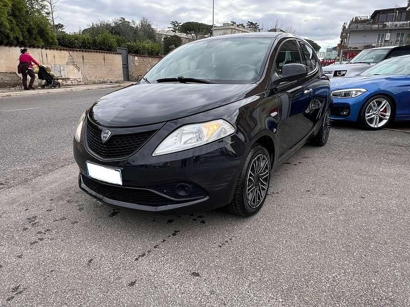 Nero Usata 2018 Lancia Ypsilon Platinum Due volumi | 5499 € (Super prezzo) - Immagine 1/4