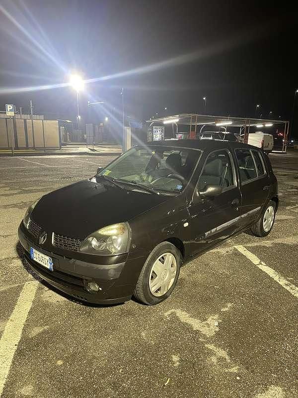 Usata 2002 Renault Clio II Berlina | 1200 € (Buon prezzo) - Immagine 1/4