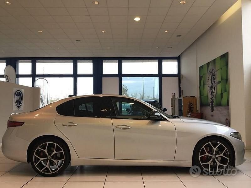 Usata Alfa Romeo Giulia 160 CV (117 kW) 2019 Grigio Berlina