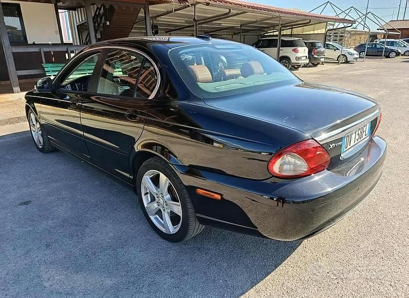 Usata Jaguar X-type Luxury 155 CV (114 kW) 2009 Nero Berlina