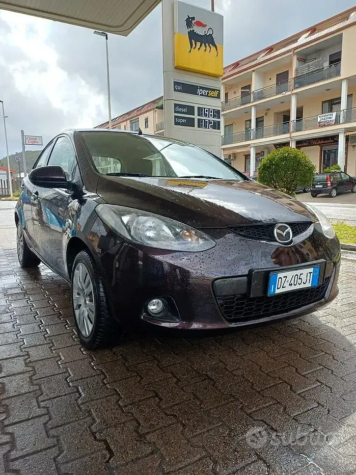 Usata Mazda 2 72 CV (52 kW) 2009 Nero Utilitaria