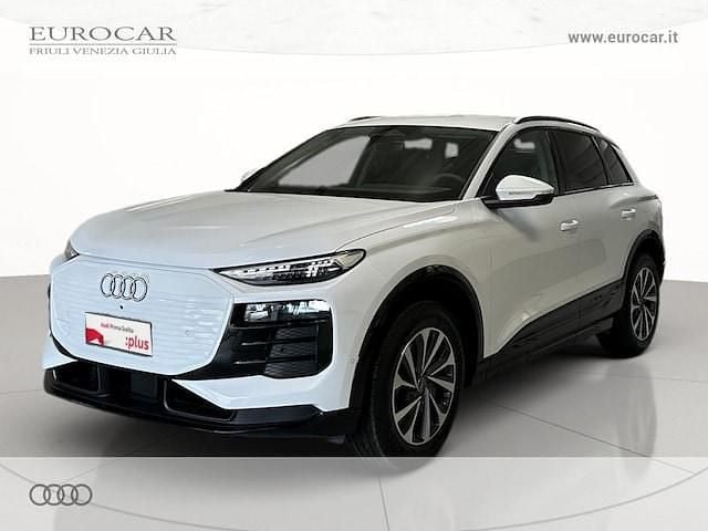 Usata Audi Q6 e-tron Advanced Plus 225 kW (306 CV) 2025 Bianco ghiacciaio metallizzato SUV