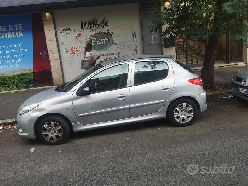 Usata 2010 Peugeot 206 Due volumi | 2500 € (Ottimo prezzo) - Immagine 1/4