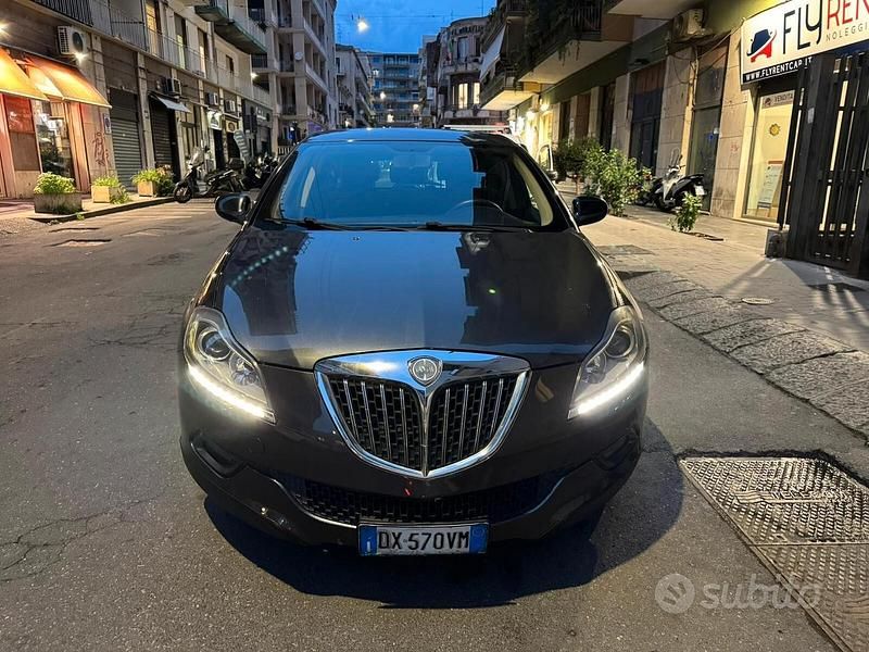 Usata Lancia Delta 120 CV (88 kW) 2010 Grigio Utilitaria