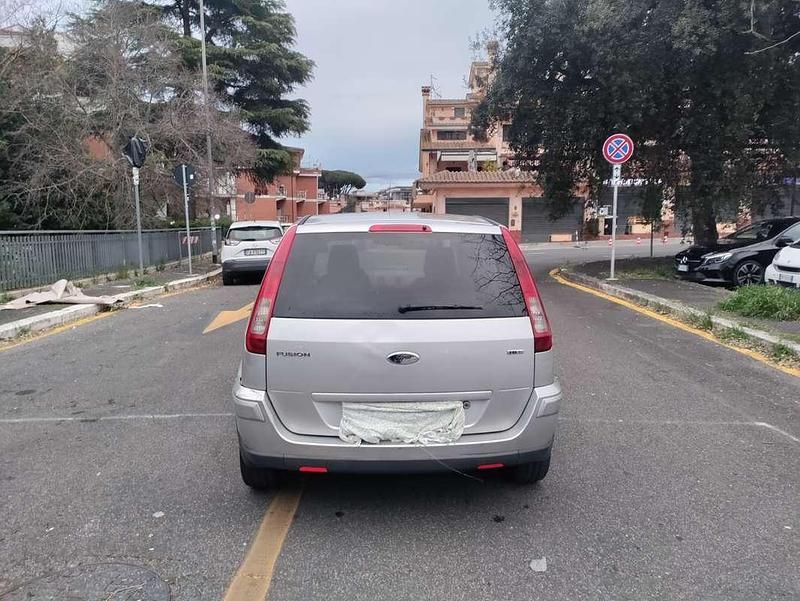Usata Ford Fusion 95 CV (69 kW) 2006 Argento Utilitaria