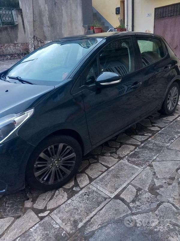 Usata Peugeot 208 2016 Nero Utilitaria