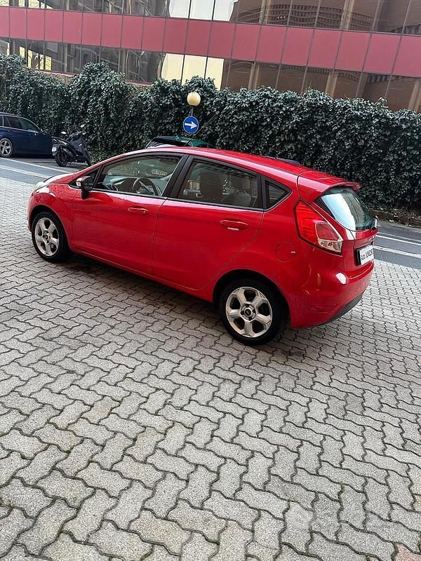 Usata Ford Fiesta Titanium 96 CV (70 kW) 2013 Rosso Berlina