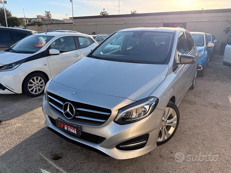 Usata Mercedes B180 Premium 110 CV (80 kW) 2016 Grigio Monovolume