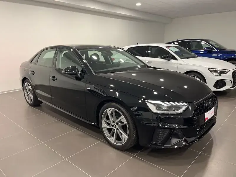 Usata Audi A4 S-Line 163 CV (119 kW) 2024 Nero mythos metallizzato Berlina
