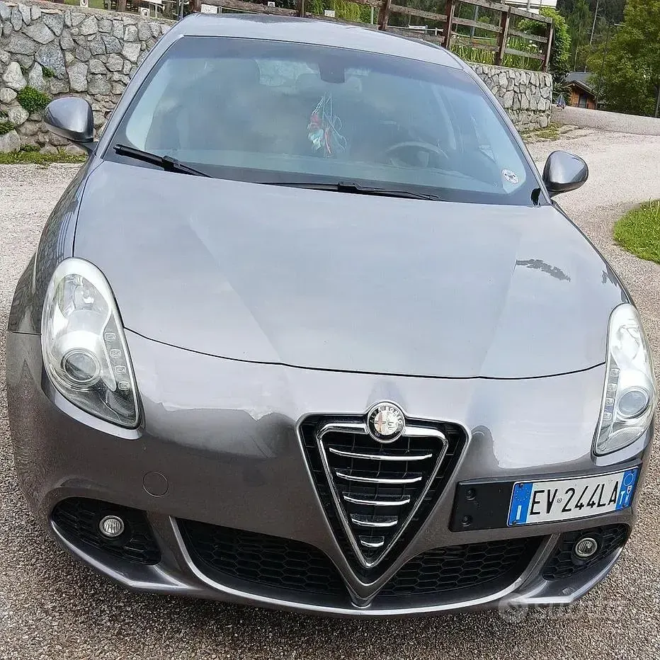 Usata Alfa Romeo Giulietta Distinctive 105 CV (77 kW) 2012 Grigio Utilitaria