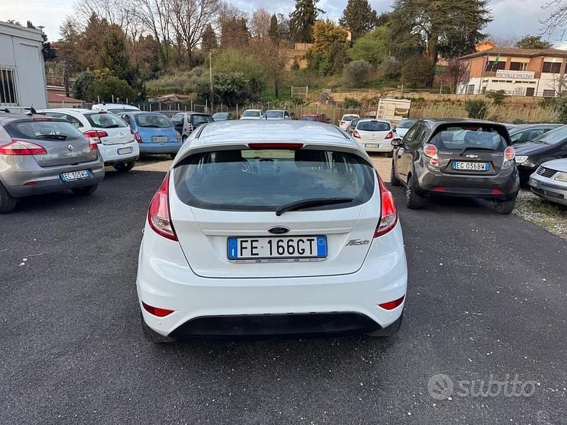 Usata Ford Fiesta 75 CV (55 kW) 2016 Bianco Berlina