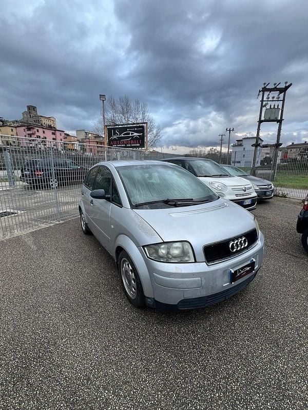 Usata Audi A2 75 CV (55 kW) 2003 Argento Utilitaria