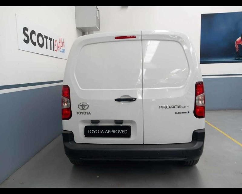 Usata Toyota Proace City City 100 kW (136 CV) 2023 White solid Monovolume