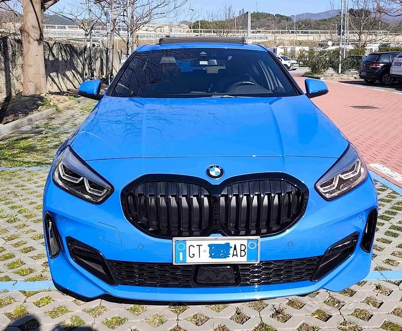 Usata BMW 118 M Sport 150 CV (110 kW) 2024 Blu/azzurro Utilitaria