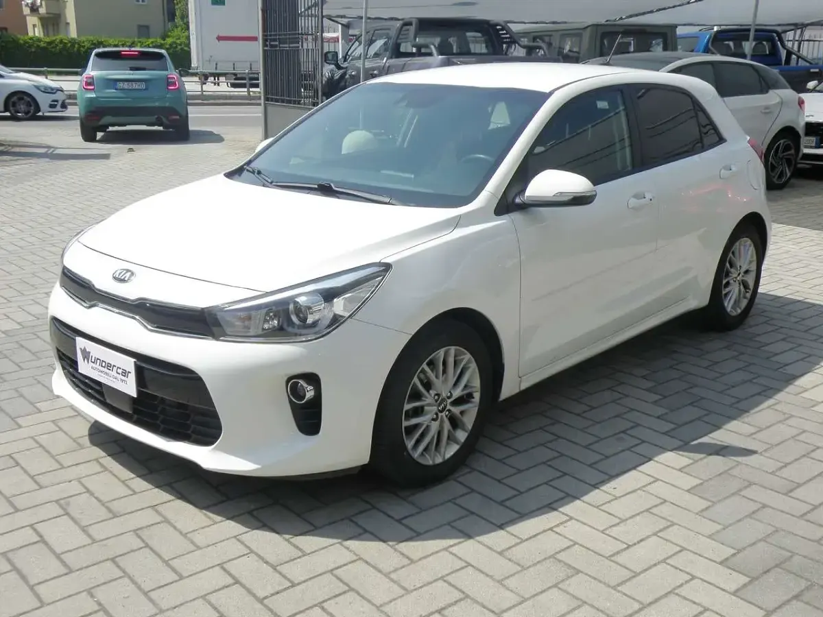 Usata Kia Rio 90 CV (66 kW) 2017 Bianco Berlina