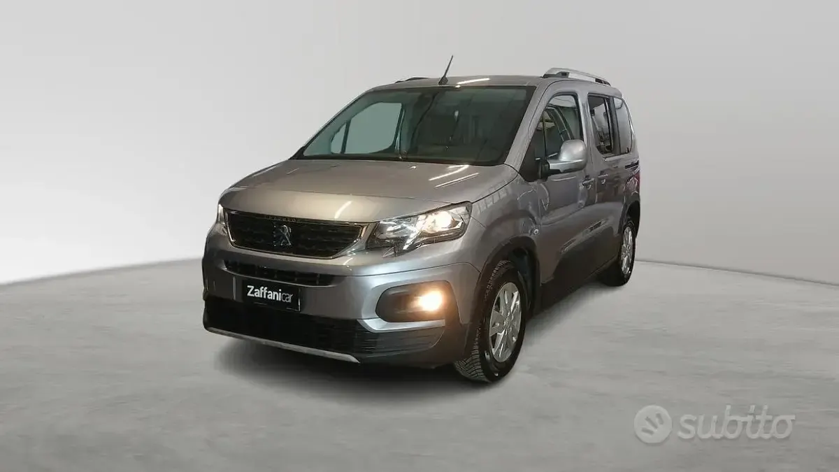Usata Peugeot Rifter Active 102 CV (75 kW) 2021 Grigio Monovolume