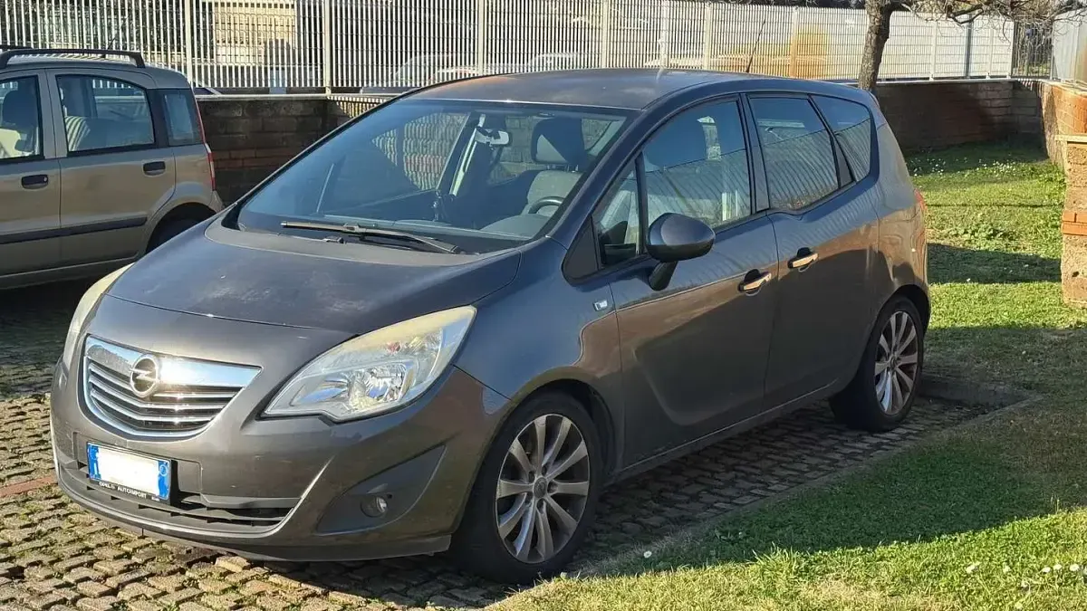 Usata Opel Meriva Cosmo 101 CV (74 kW) 2011 Grigio Monovolume
