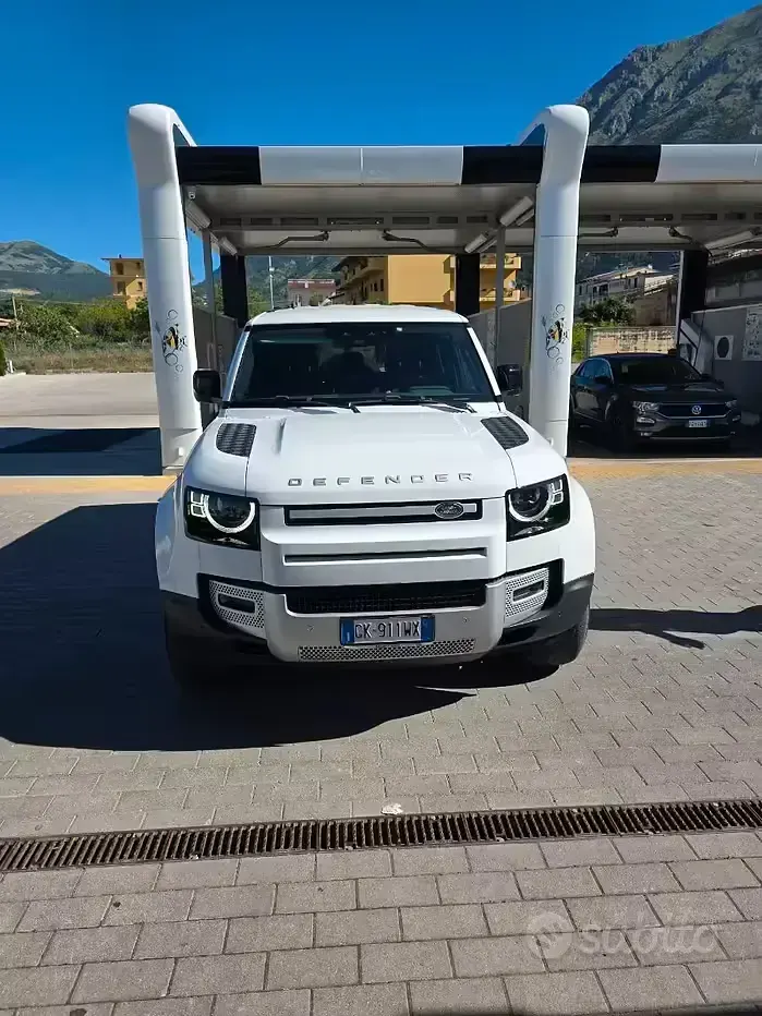 Usata Land Rover Defender 68 CV (50 kW) 2022 Bianco SUV