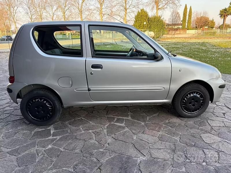 Usata Fiat 600 55 CV (40 kW) 2003 Grigio Berlina