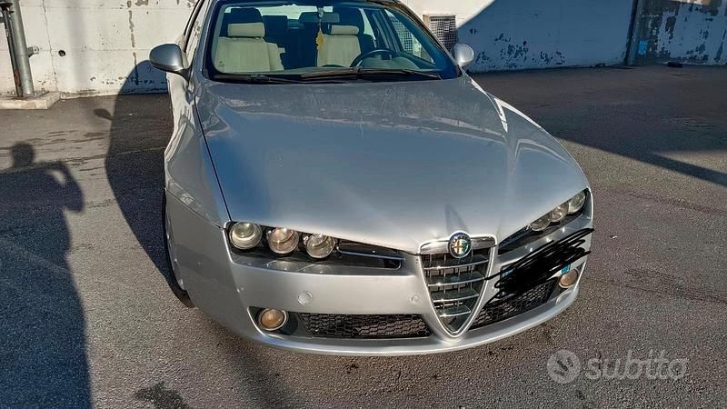 Grigio Usata 2006 Alfa Romeo 159 Tre volumi | 3000 € (Buon prezzo) - Immagine 1/4
