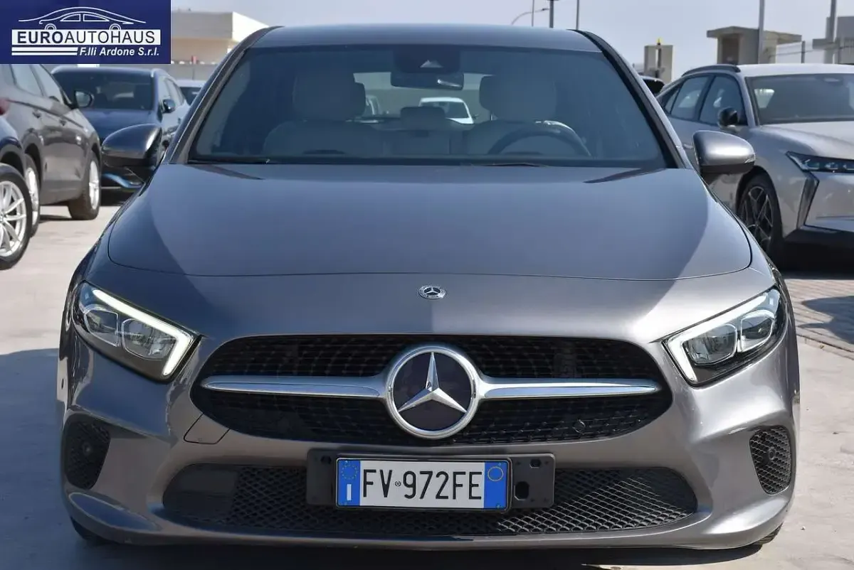 Usata Mercedes A180 Business 116 CV (85 kW) 2019 Grigio Berlina