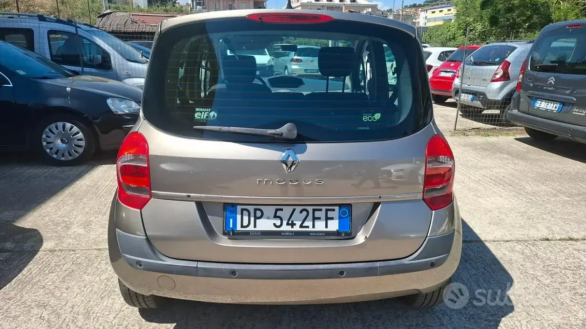 Usata Renault Modus Dynamique 75 CV (55 kW) 2008 Grigio Monovolume