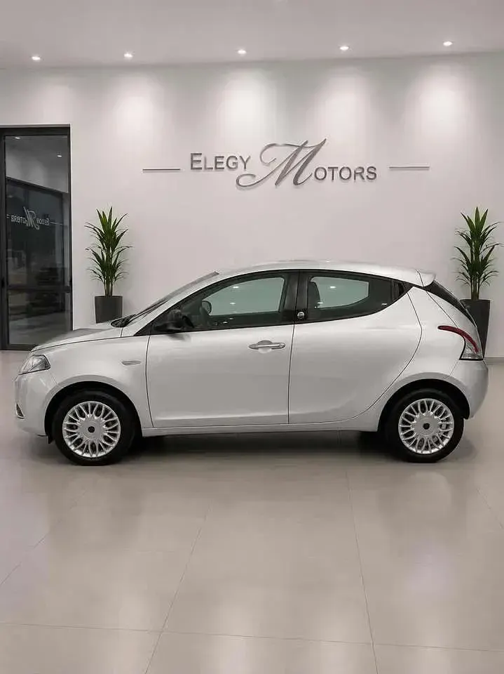 Usata Lancia Ypsilon Silver 69 CV (50 kW) 2016 Grigio Utilitaria