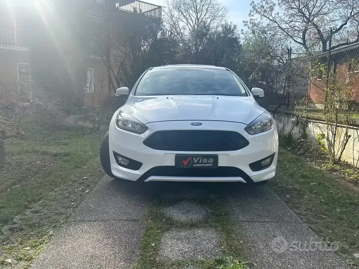 Usata Ford Focus ST-Line 120 CV (88 kW) 2017 Bianco Berlina