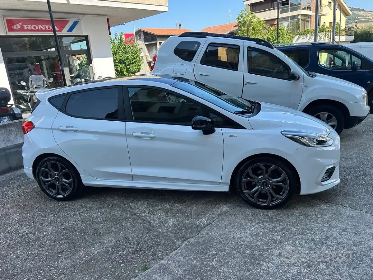Usata Ford Fiesta ST-Line 86 CV (63 kW) 2018 Bianco Utilitaria