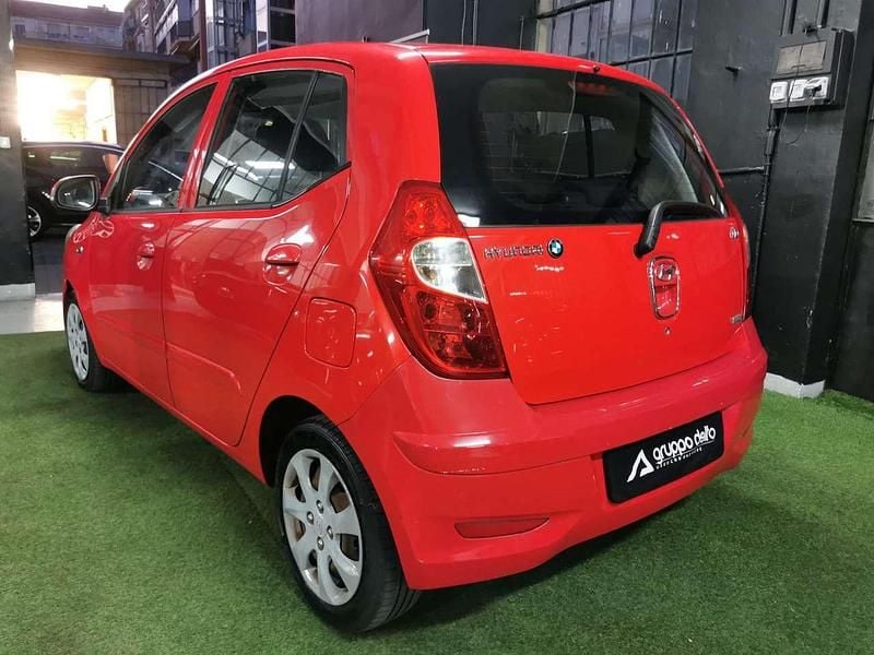 Używany Hyundai i10 Comfort 86 KM (63 kW) 2012 Czerwony Hatchback