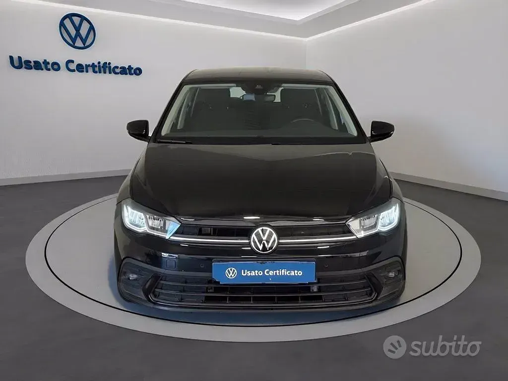 Usata VW Polo Life 95 CV (69 kW) 2023 Nero perla Utilitaria