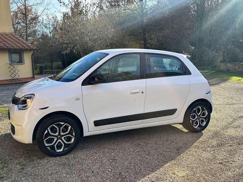 Bianco Usata 2023 Renault Twingo Equilibre Due volumi | 11.000 € (Buon prezzo) - Immagine 1/4