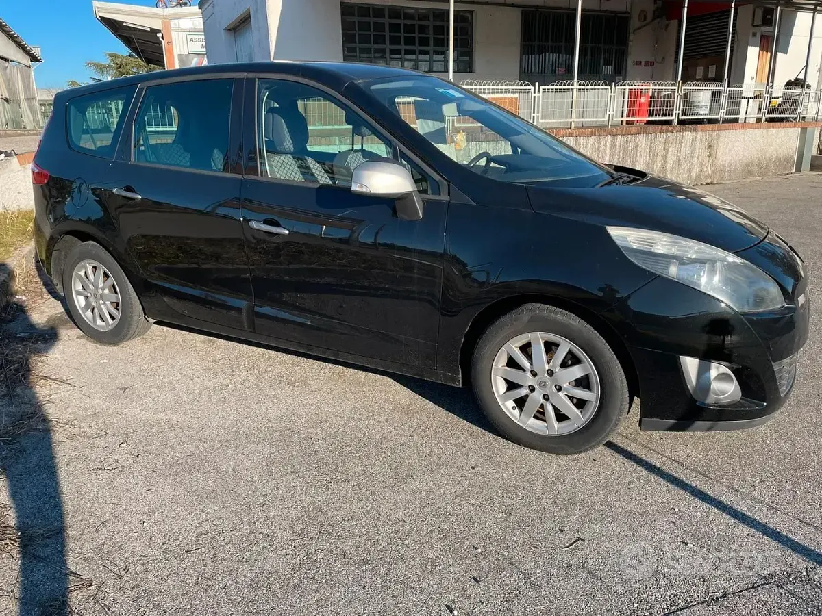 Usata Renault Scenic E-Tech 110 CV (80 kW) 2010 Nero Monovolume