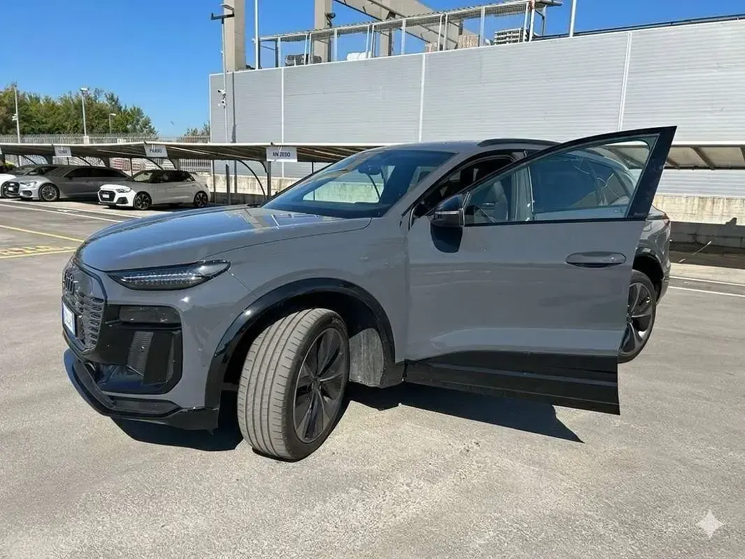 Usata Audi Q6 e-tron Edition .1 119 kW (163 CV) 2024 Grigio SUV