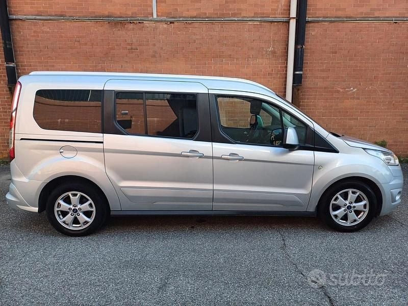 Argento Usata 2017 Ford Tourneo Connect Titanium Monovolume | 8000 € (Buon prezzo) - Immagine 1/4