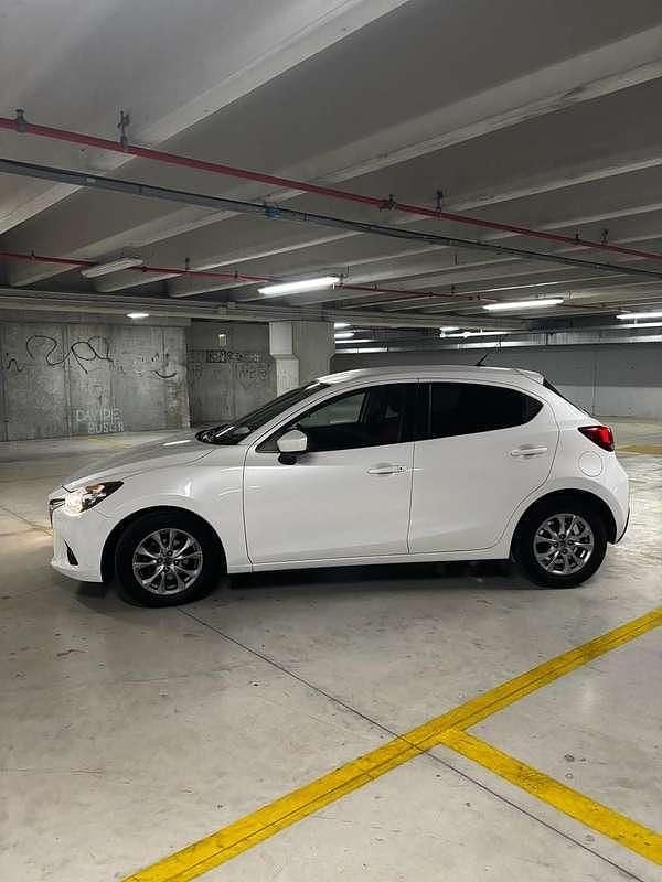 Usata Mazda 2 Inclusive 90 CV (66 kW) 2015 Bianco Berlina