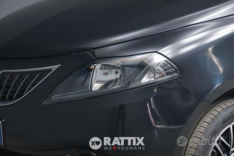 Usata Lancia Ypsilon 69 CV (50 kW) 2024 Nero Utilitaria