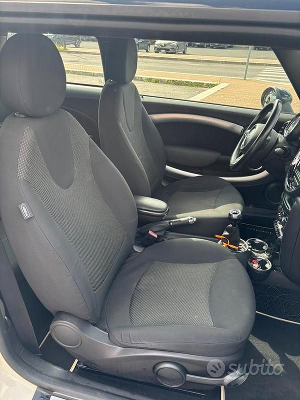 Usata Mini Cooper D 112 CV (82 kW) 2010 Utilitaria