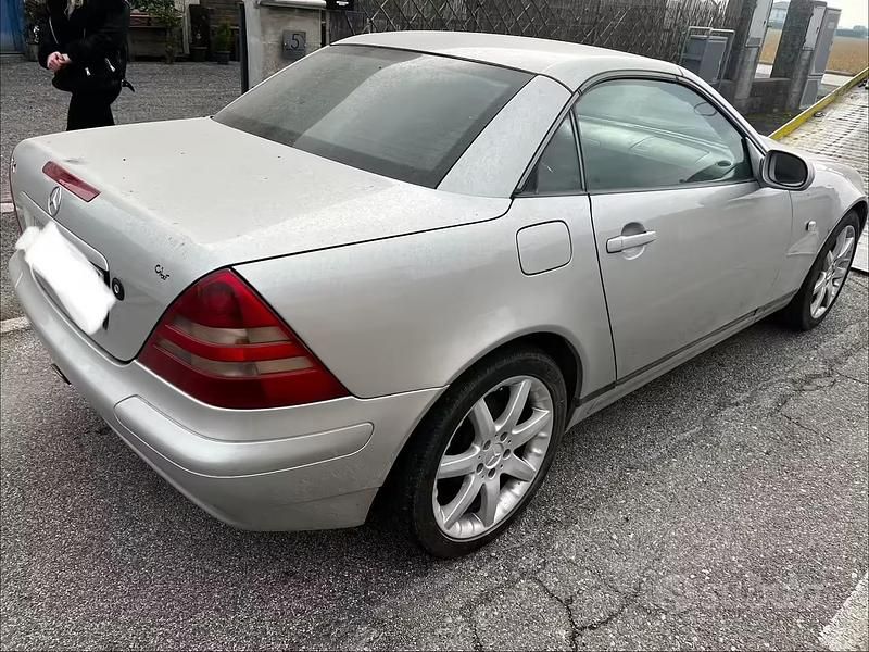 Usata Mercedes SLK200 136 CV (100 kW) 1997 Grigio Cabrio