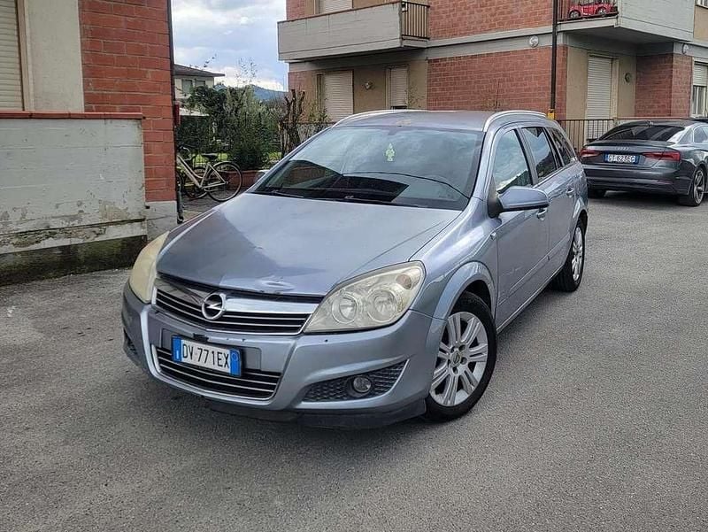 Usata Opel Astra Enjoy 110 CV (80 kW) 2009 Argento Station wagon