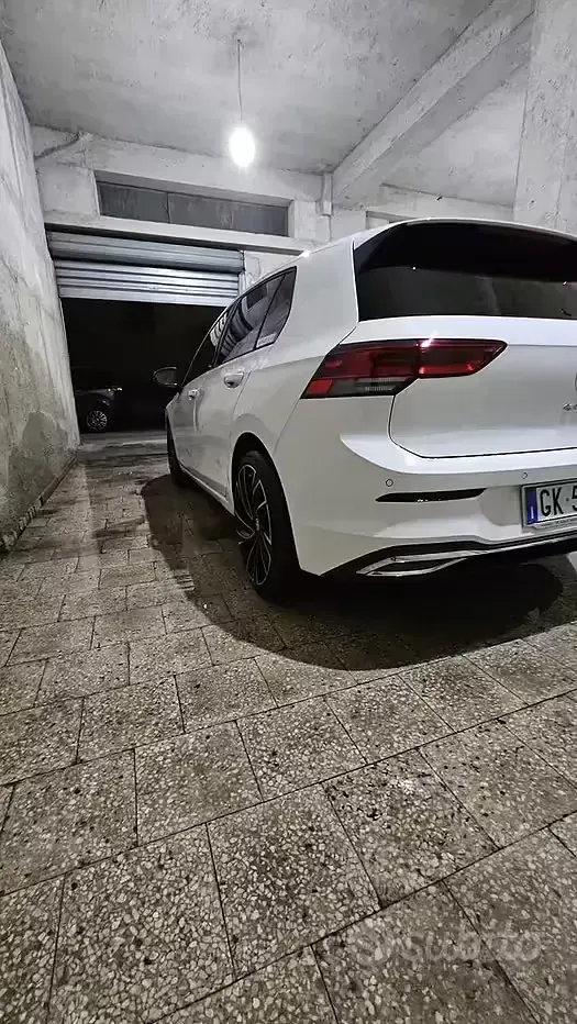 Begagnad VW Golf VIII 150 HK (110 kW) 2022 Vit Halvkombi